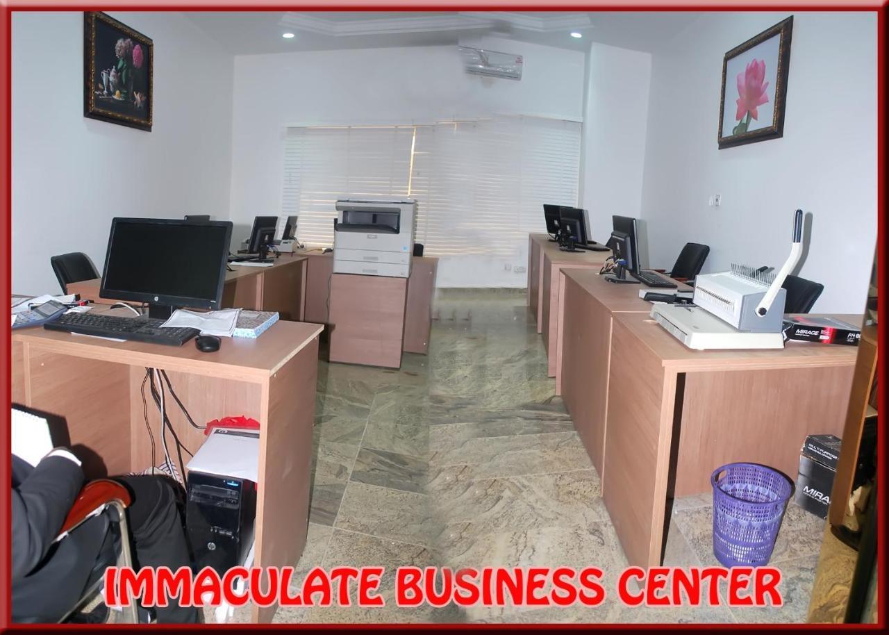 Immaculate Royal Int'L Hotel Owerri Exteriör bild