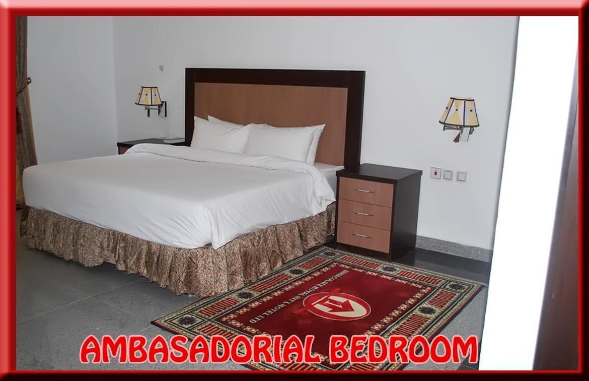 Immaculate Royal Int'L Hotel Owerri Exteriör bild