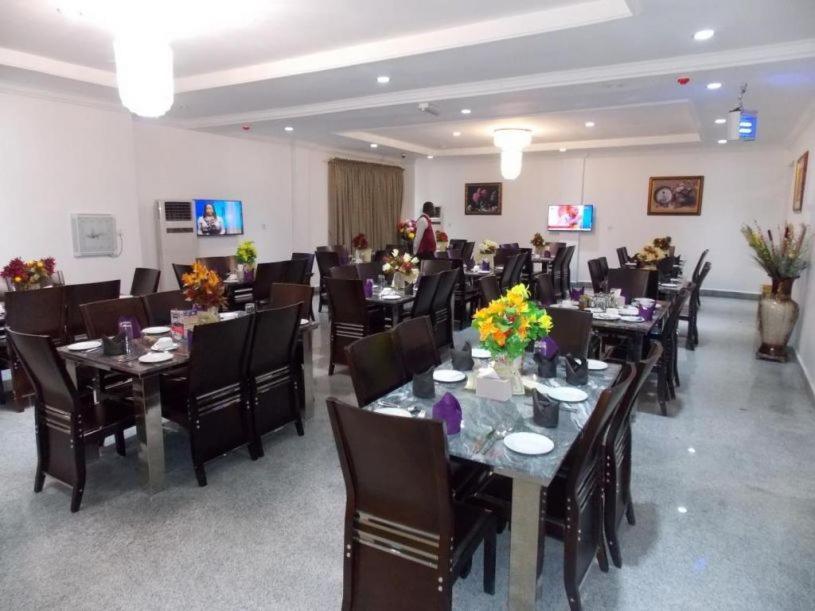 Immaculate Royal Int'L Hotel Owerri Exteriör bild