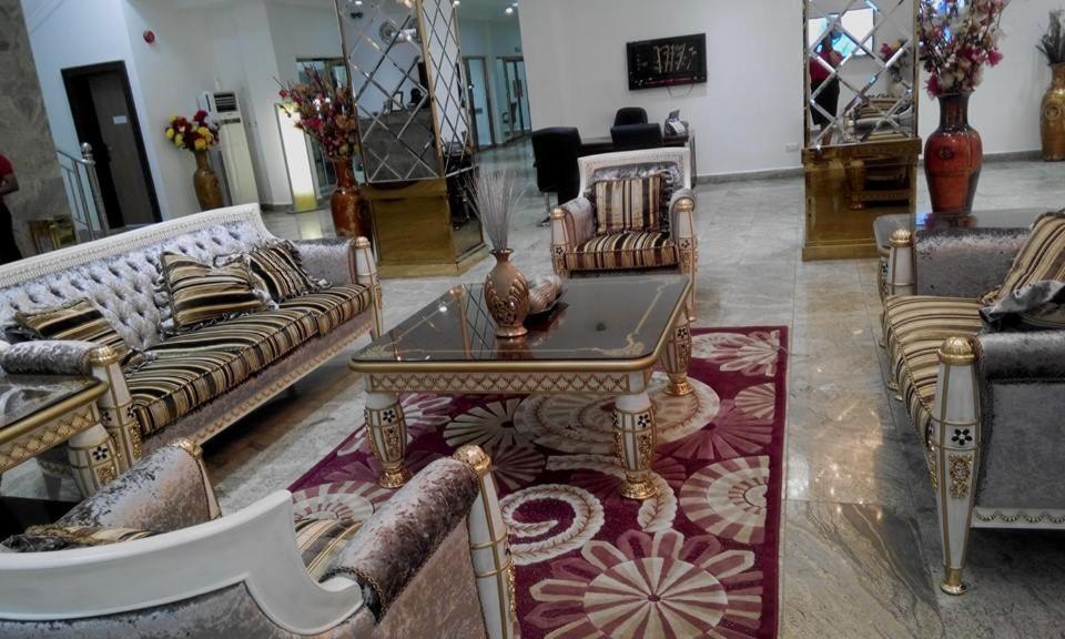 Immaculate Royal Int'L Hotel Owerri Exteriör bild