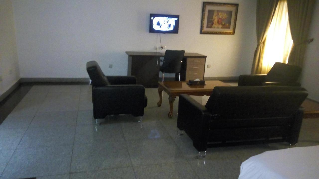 Immaculate Royal Int'L Hotel Owerri Exteriör bild