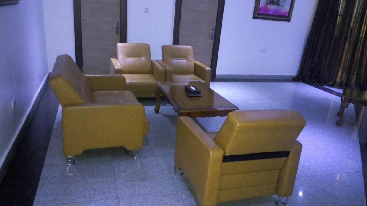 Immaculate Royal Int'L Hotel Owerri Exteriör bild