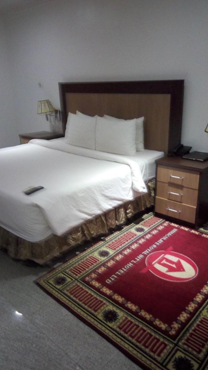 Immaculate Royal Int'L Hotel Owerri Exteriör bild