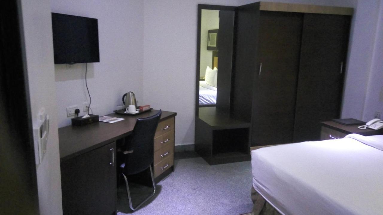 Immaculate Royal Int'L Hotel Owerri Exteriör bild